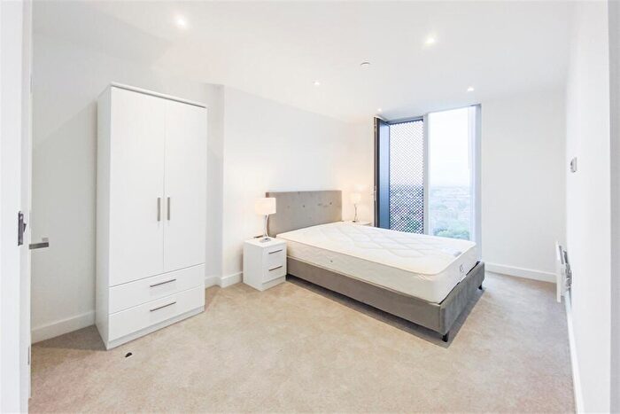 2 Bedroom Apartment To Rent In East Tower, Deansgate Square, M15