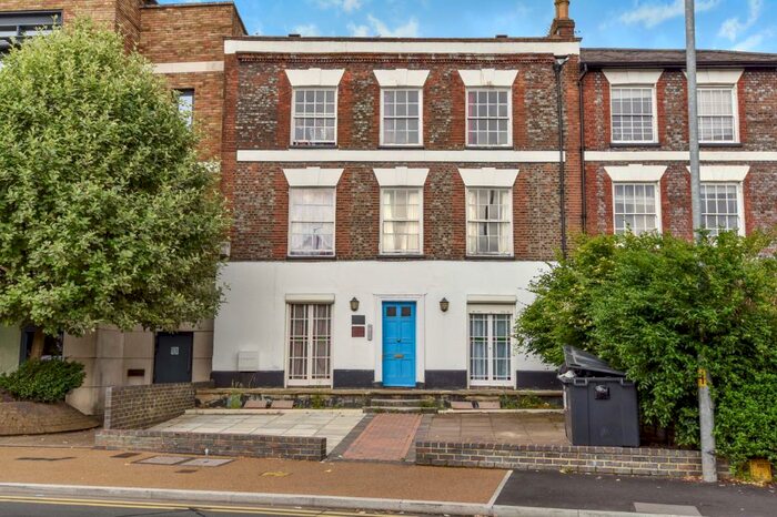 2 Bedroom Apartment To Rent In High Wycombe, Buckinghamshire, HP11