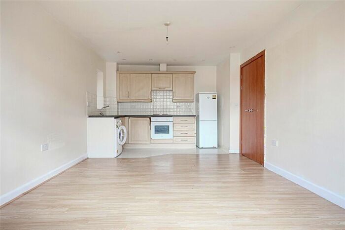 2 Bedroom Flat To Rent In Rossmore Close, Enfield, EN3