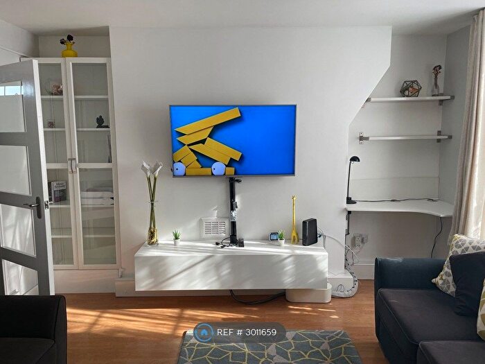 2 Bedroom Flat To Rent In Provost Estate, London, N1