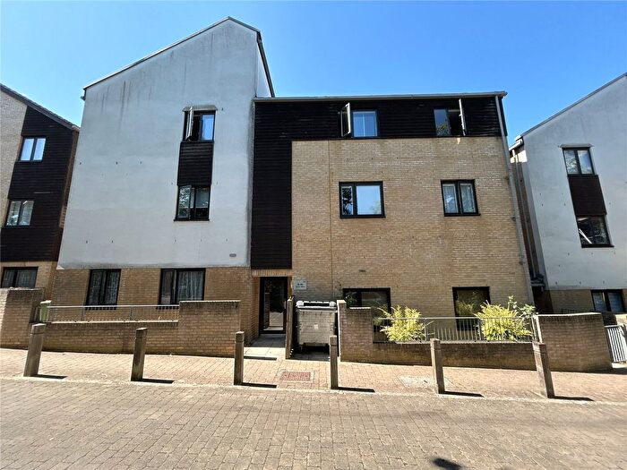 2 Bedroom Flat For Sale In Davis Way, Sidcup, DA14