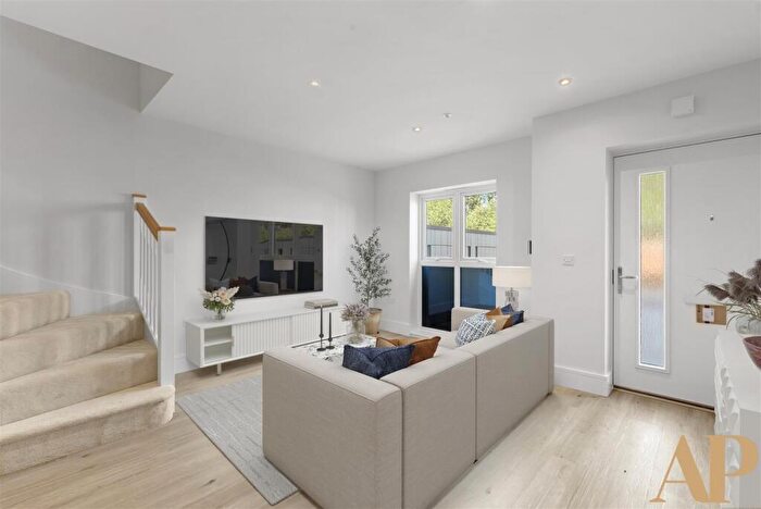 4 Bedroom End Of Terrace House To Rent In Lanesborough Street, Reading, RG2