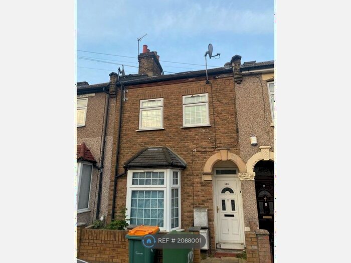3 Bedroom Maisonette To Rent In Western Road, London, E13