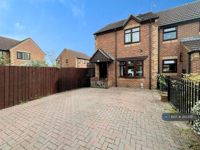 3 Bedroom Semi-Detached House To Rent In West Grove, Hull, HU4