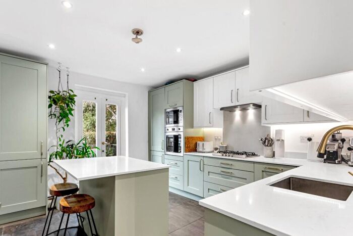 3 Bedroom Flat For Sale In Forburg Road, London, N16