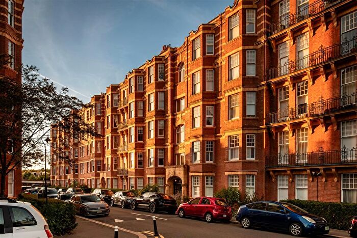 1 Bedroom Flat For Sale In Sutton Court, Fauconberg Road, London, W4