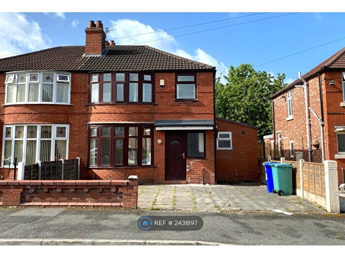 6 Bedroom Semi-Detached House To Rent In Brentbridge Road, Manchester, M14
