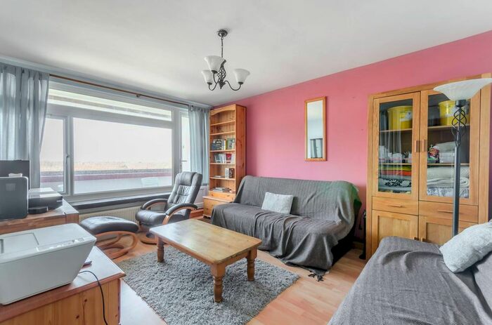 1 Bedroom Flat To Rent In Tunworth Crescent, Roehampton, London, SW15