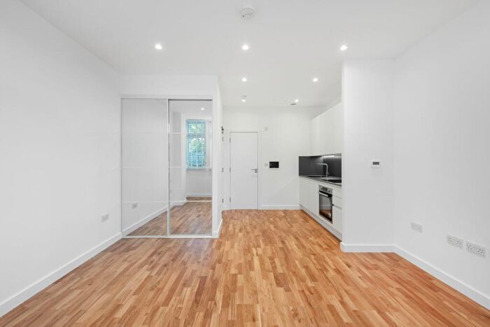 Flat To Rent In Flat Canfield Gardens, NW6