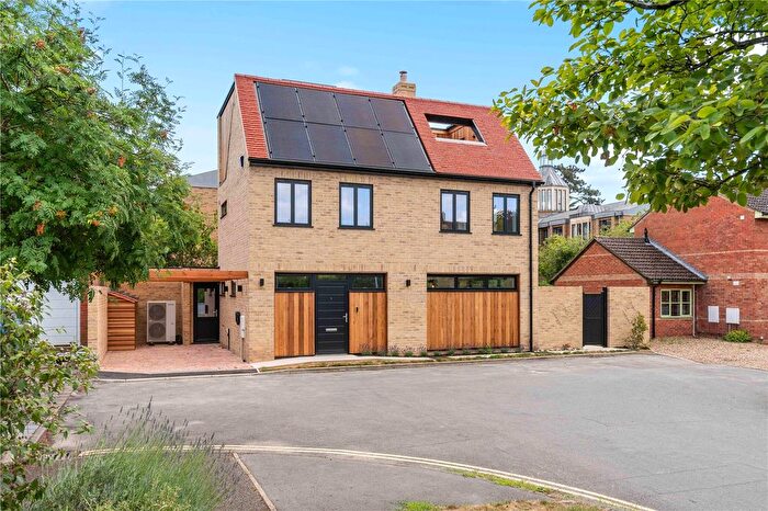 4 Bedroom Detached House For Sale In Pearce Close, Cambridge, Cambridgeshire, CB3