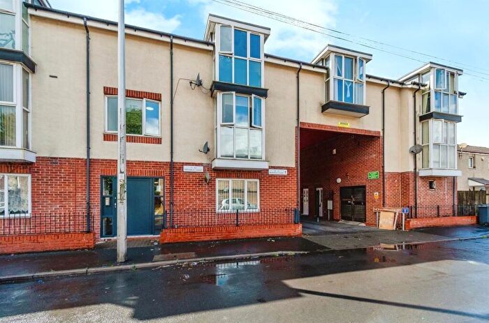 2 Bedroom Flat For Sale In Monarch Court Cook Street, Wednesbury, WS10