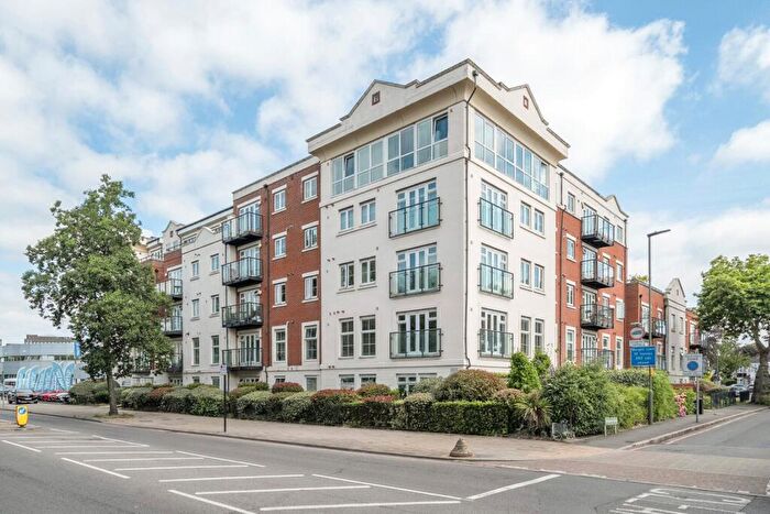 2 Bedroom Apartment For Sale In Masons Hill, Bromley, BR2