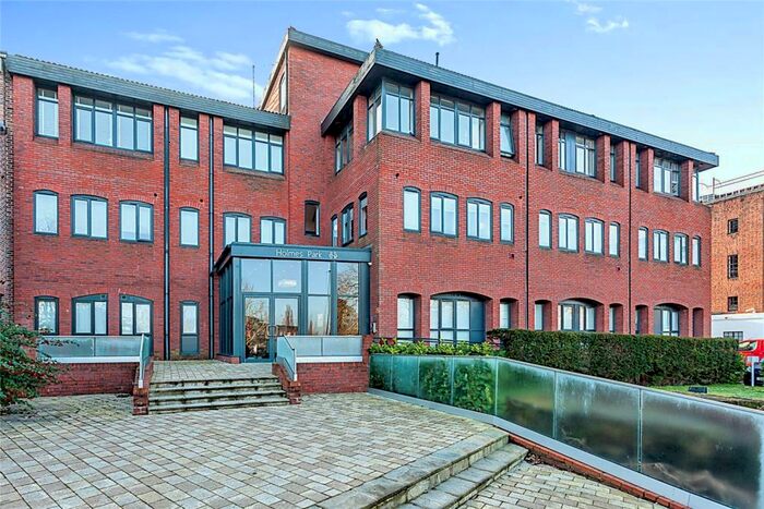 2 Bedroom Apartment For Sale In North Street, Horsham, West Sussex, RH12