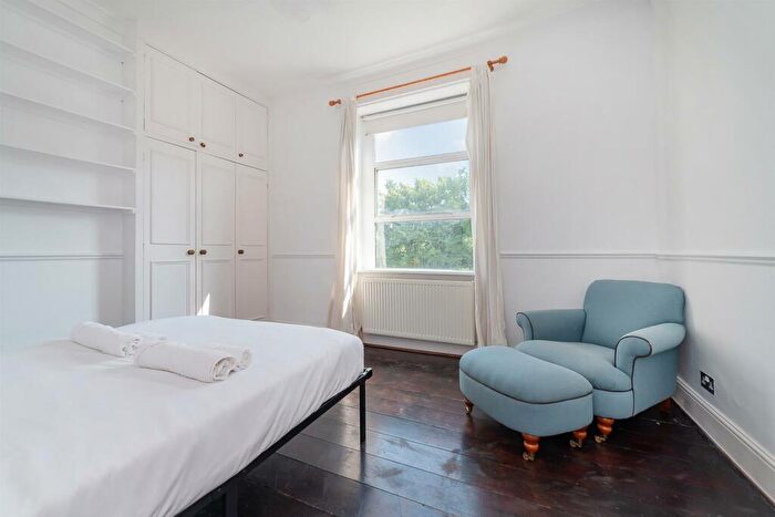 2 Bedroom Apartment For Sale In The Avenue, Queens Park, NW6