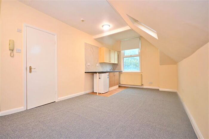 Flat To Rent In Woolstone Road London, SE23