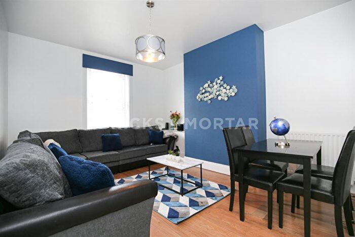 5 Bedroom Maisonette To Rent In Chillingham Road, Heaton, Newcastle Upon Tyne, NE6