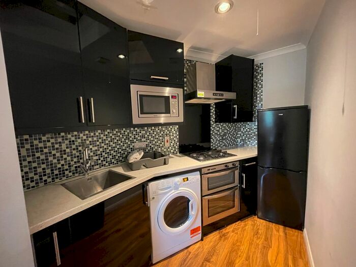 2 Bedroom Flat To Rent In Old Brompton Road, Earls Court, London, SW5