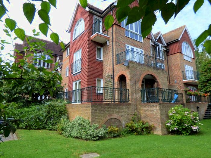 2 Bedroom Flat To Rent In Wallis Mews, Guildford Road, Fetcham, Leatherhead, KT22