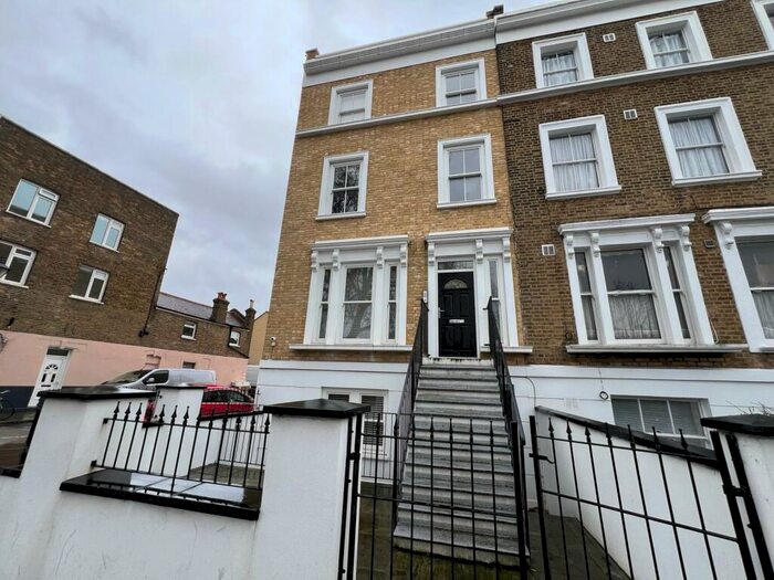 3 Bedroom Maisonette To Rent In Nunhead Green, Peckham, SE15