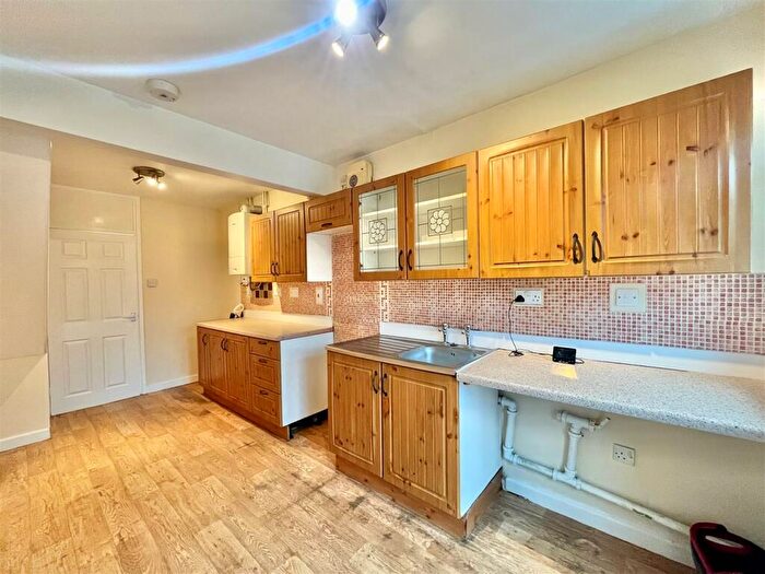 3 Bedroom End Of Terrace House For Sale In Badminton Road, Matson, Gloucester, GL4