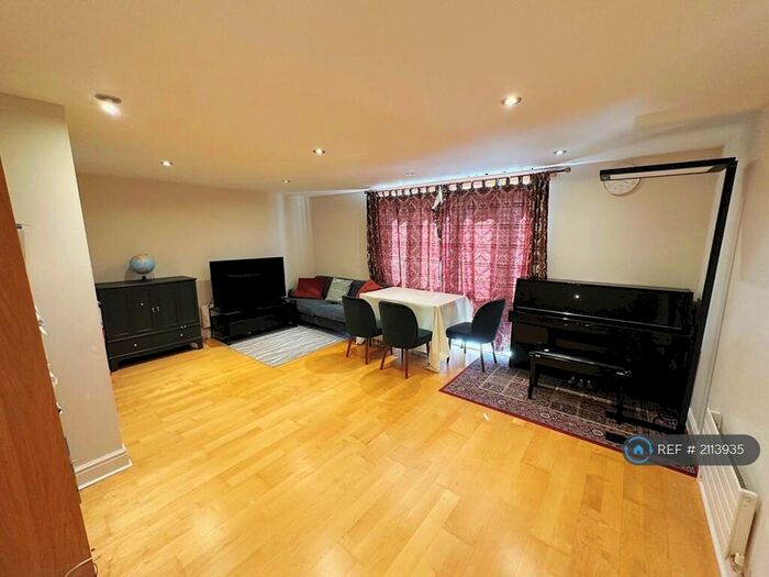 2 Bedroom Flat To Rent In Edison Building, London, E14