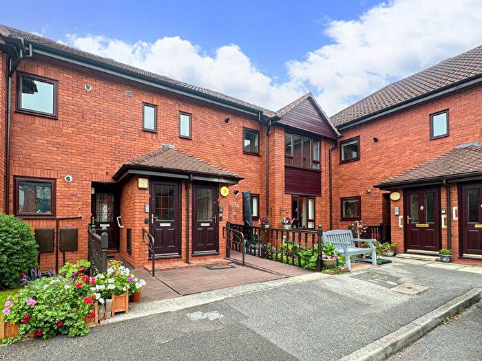 2 Bedroom Flat For Sale In Thingwall Road, Irby, Wirral, CH61