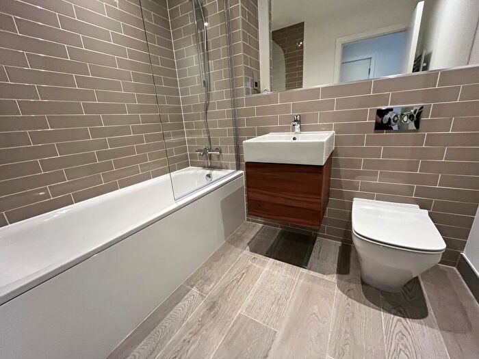 2 Bedroom Apartment To Rent In Gunsmith House, B4