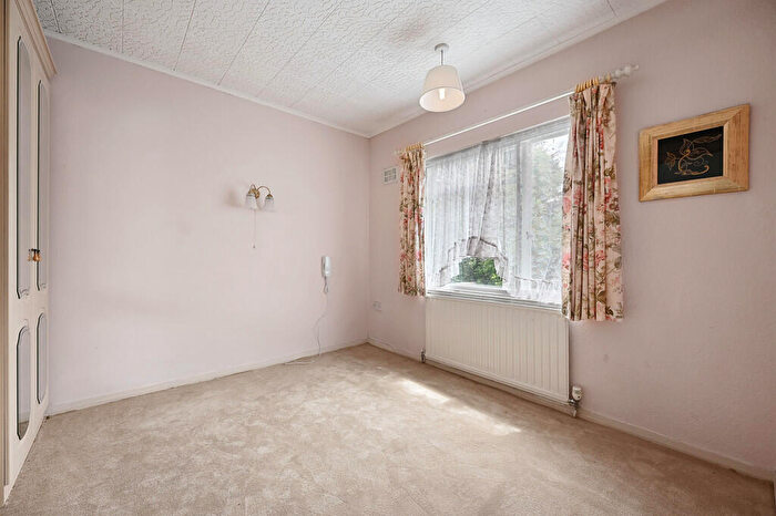 2 Bedroom End Of Terrace House For Sale In Carmelite Close, Harrow, HA3