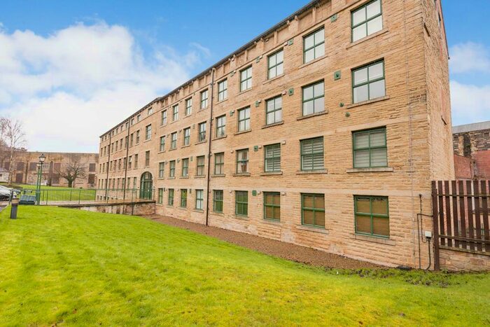 2 Bedroom Flat To Rent In Navigation Rise, Milnsbridge, Huddersfield, HD3
