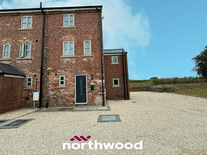3 Bedroom Town House For Sale In Spring Cottages, Sugar Mill Ponds, Rawcliffe Bridge, Goole, DN14