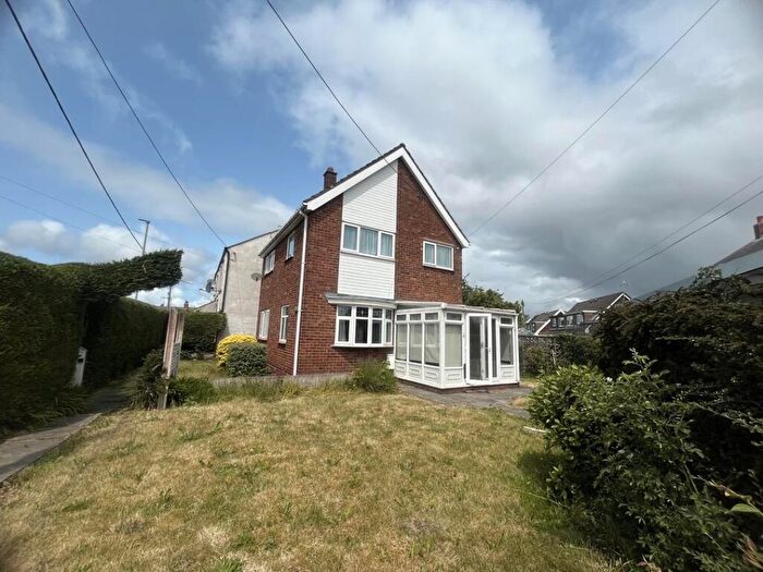 3 Bedroom Detached House For Sale In Park Wall Road, Bradley, Wrexham, LL11