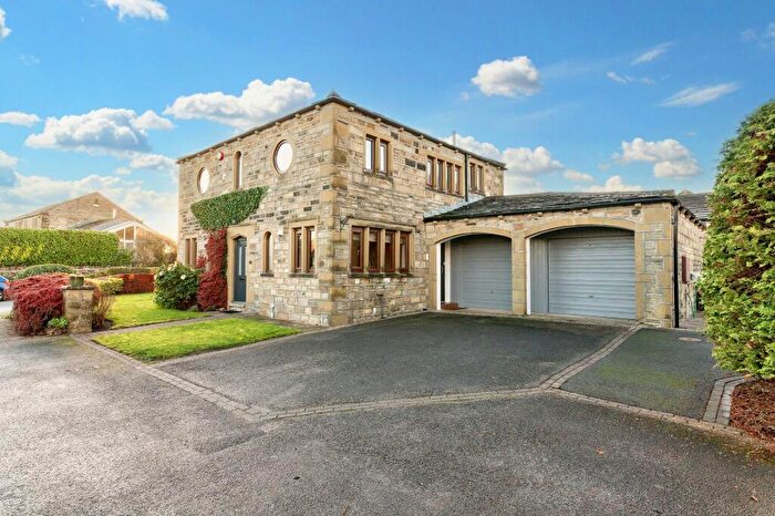 4 Bedroom Detached House For Sale In Fulstone Road, Stocksmoor, HD4