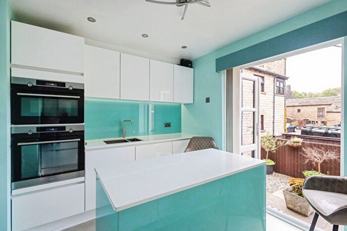 2 Bedroom Flat For Sale In Mount Pleasant, Nangreaves, Bury, Greater Manchester, BL9