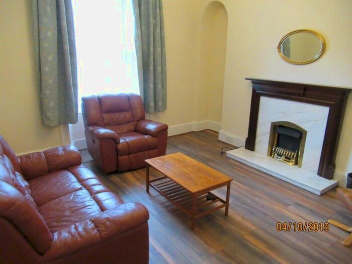 2 Bedroom Flat To Rent In Crown Street, Ground Floor Left, Aberdeen, AB11