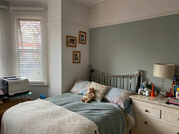 2 Bedroom Flat To Rent In Osterley Avenue, Isleworth, TW7