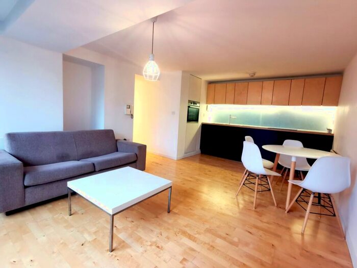 2 Bedroom Apartment To Rent In Saxton The Avenue Leeds, LS9