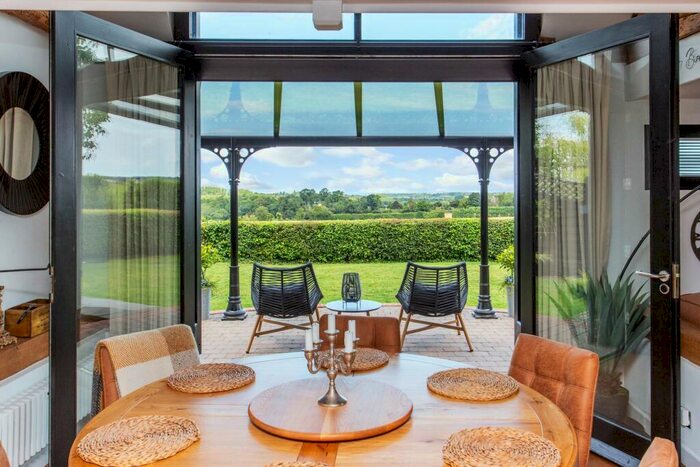 4 Bedroom Barn Conversion For Sale In Gushmere, Selling, ME13
