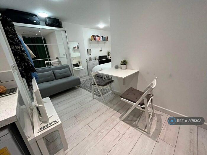 Studio To Rent In Town House, Marylebone, NW1