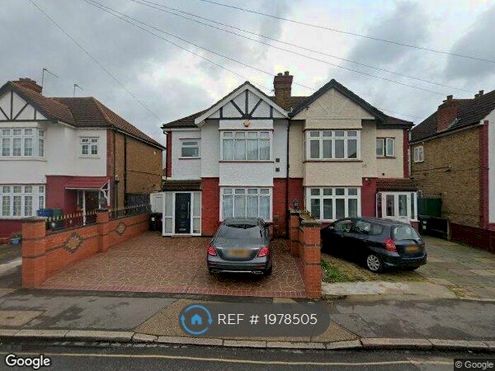 6 Bedroom Semi-Detached House To Rent In Hounslow, Hounslow, TW4