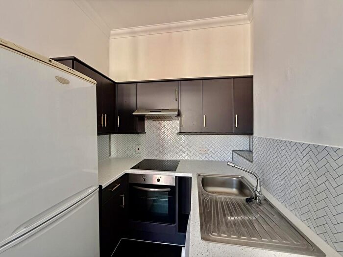 2 Bedroom Apartment To Rent In Alhambra Road, Southsea, PO4