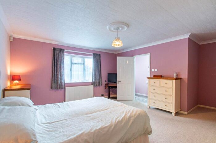 3 Bedroom Bungalow For Sale In Elland Road, Churwell, Morley, Leeds, LS27