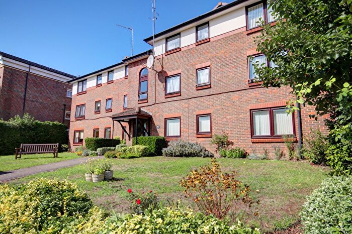 2 Bedroom Property For Sale In First Avenue, Watford, WD25