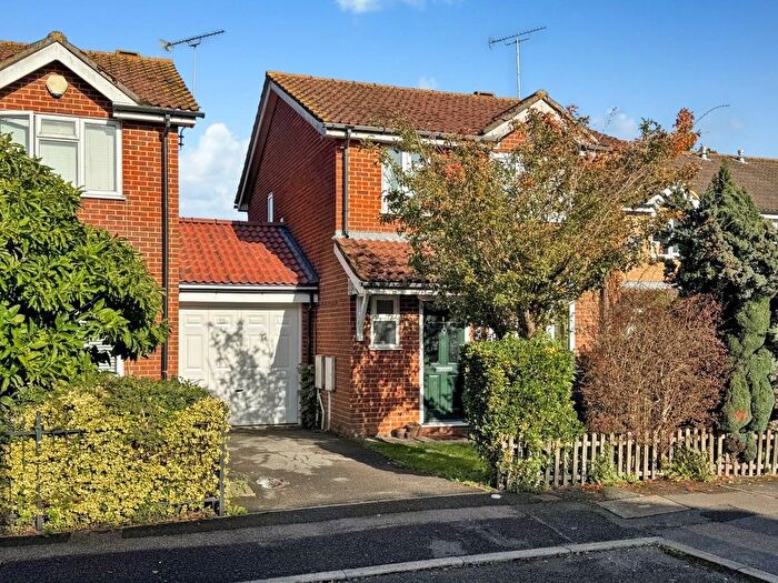 3 Bedroom Link Detached House For Sale In Bowens Field, Ashford Kent, TN23