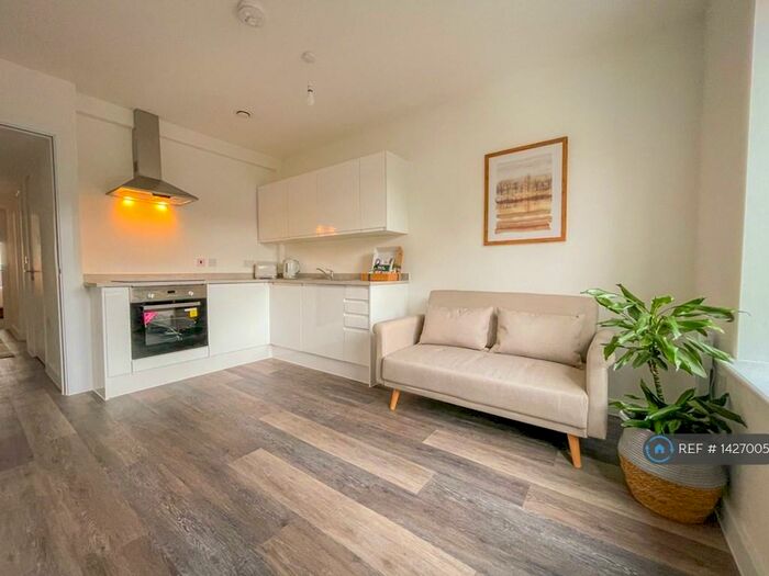2 Bedroom Flat To Rent In Marsh Box, Newcastle, ST5
