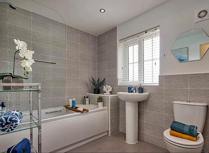 3 Bedroom Semi-Detached House To Rent In Vesta Place, Scarborough, YO11