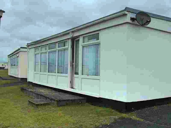 3 Bedroom Mobile/park Home For Sale In Carmarthen Bay Holiday Park, Kidwelly, Carmarthenshire., SA17