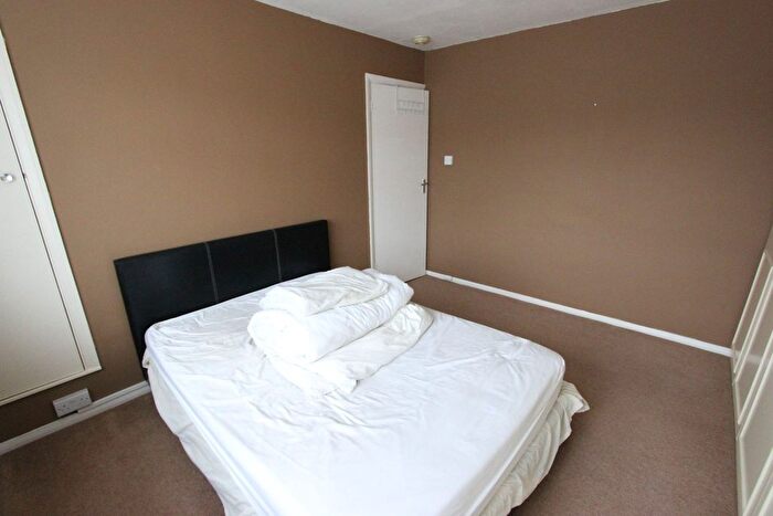 2 Bedroom Flat To Rent In Bramley Close, Southgate, N14