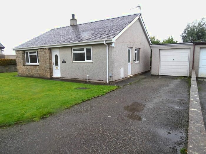 Bungalow To Rent In Burwen, Gorwel Deg, Rhostrehwfa, LL77