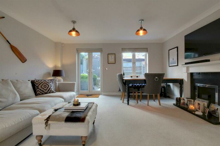 4 Bedroom Terraced House To Rent In Gosport Street, Lymington, SO41