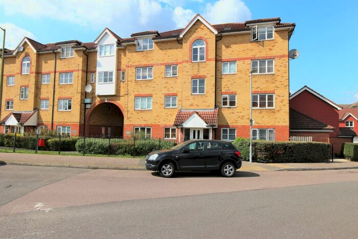 2 Bedroom Apartment To Rent In Yukon Road, Turnford, Herts, EN10